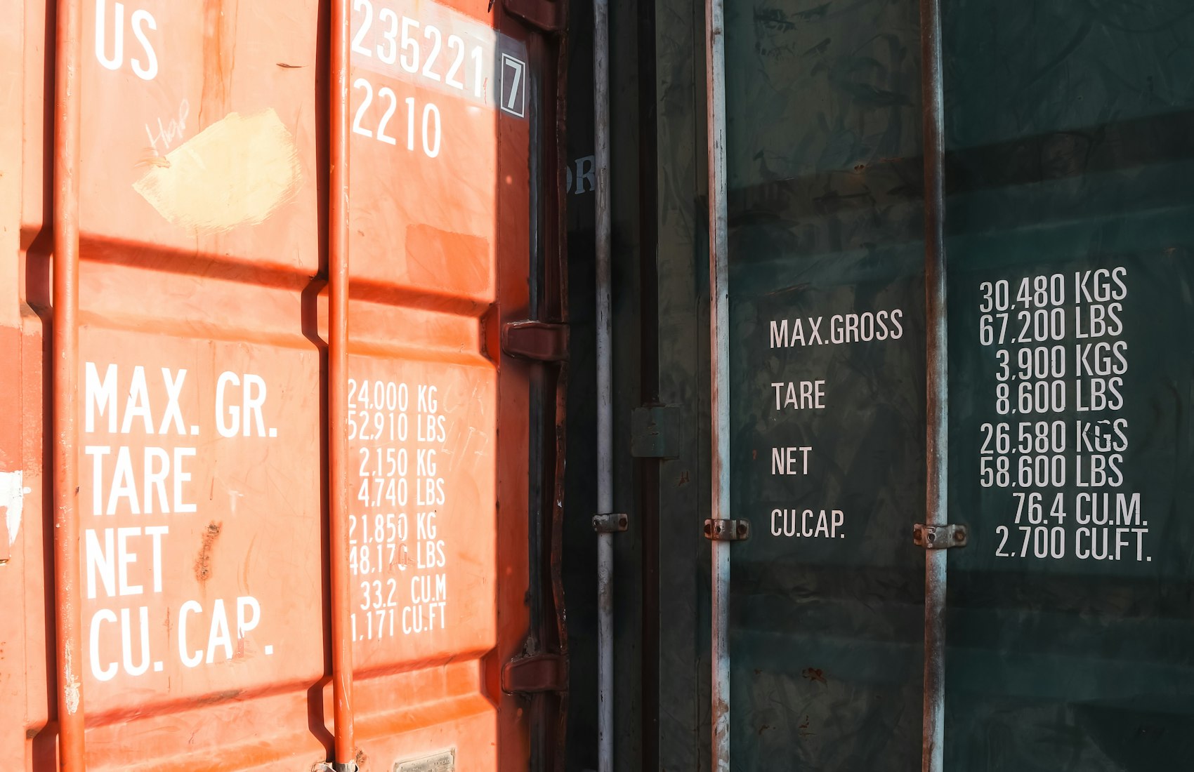 Container doors stencilled with max gross, tare and net weight markings